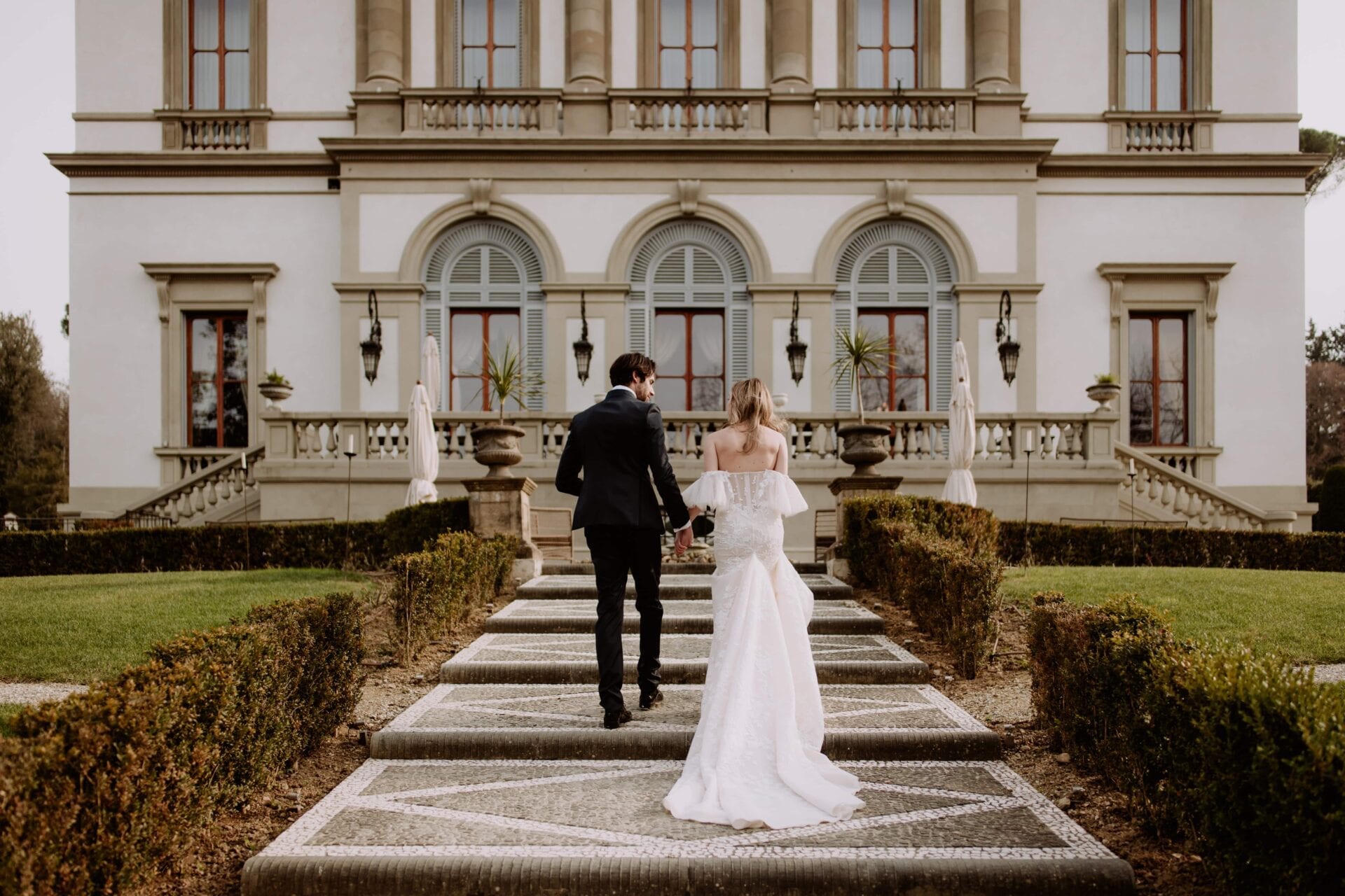 How and Why Choose a Wedding Planner