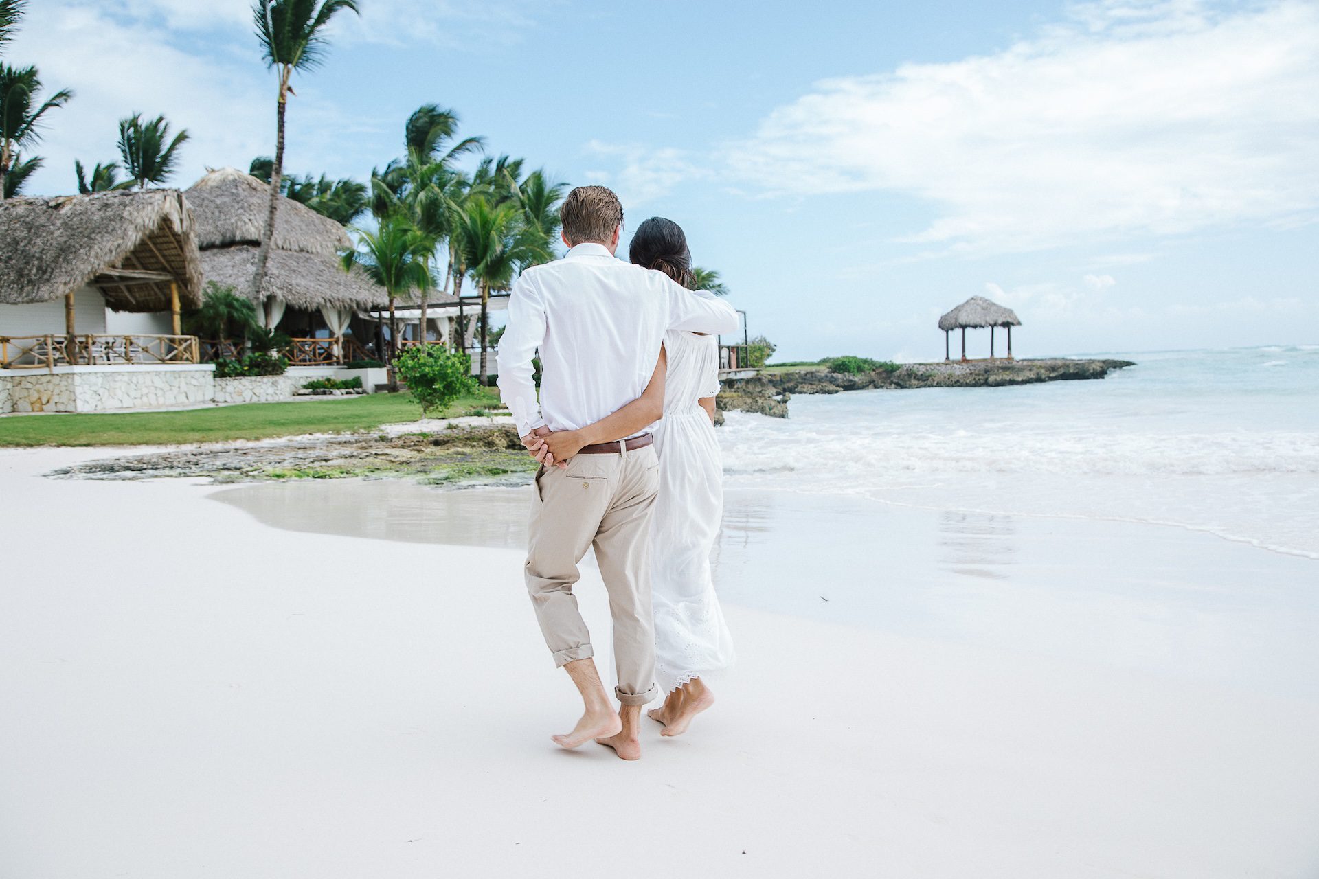 Coppia di sposi sulla spiaggia di Punta Cana ai Caraibi