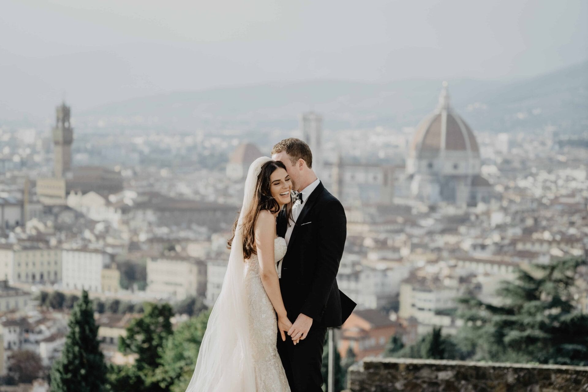 sposi con panorama di firenze