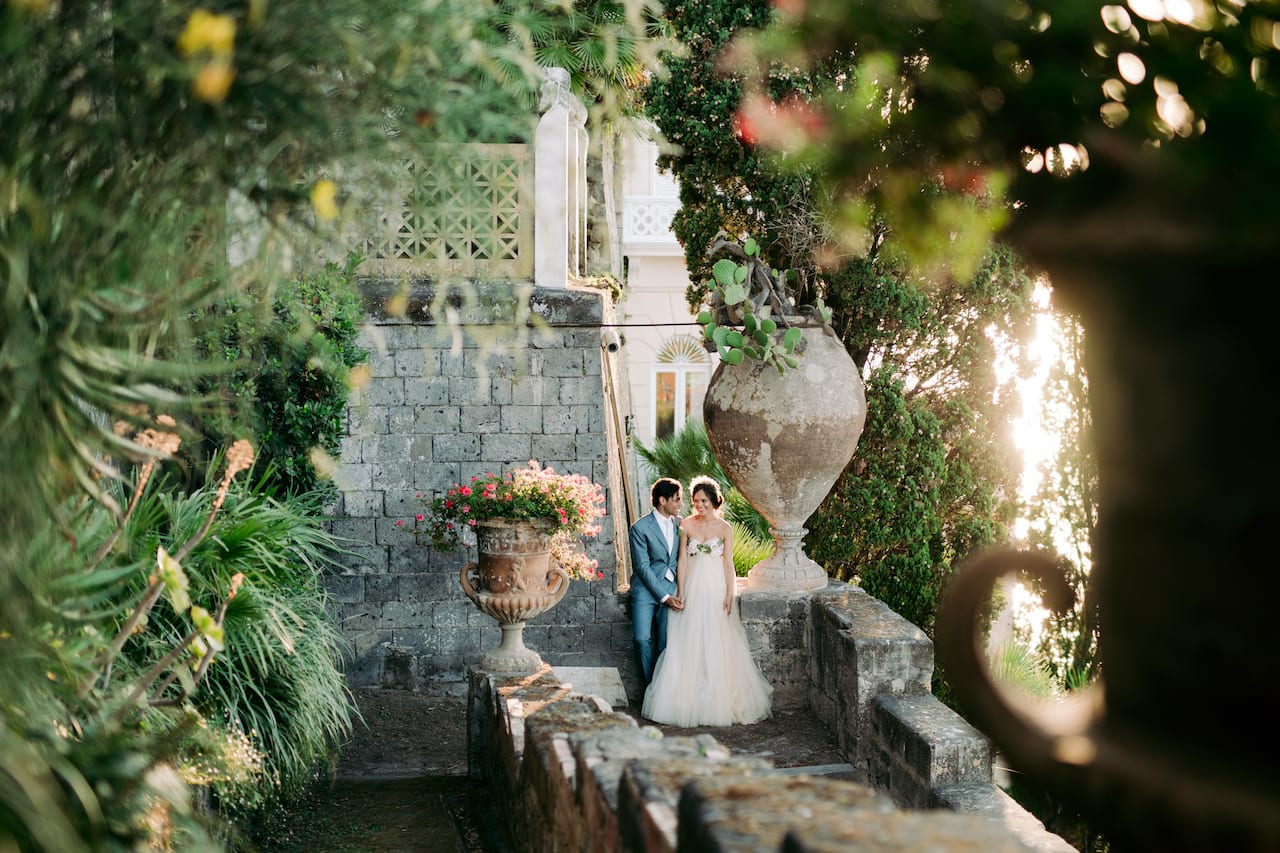 Sposi nel giardino di Villa Astor in Costiera Amalfitana