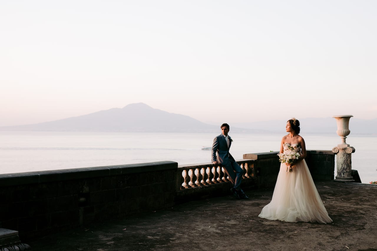 Sposi sulla terrazza di Villa Astor in Costiera Amalfitana