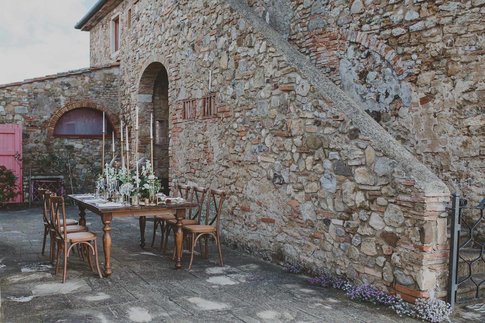 allestimento country chic per matrimonio intimo in Toscana a Podere Calvaiola