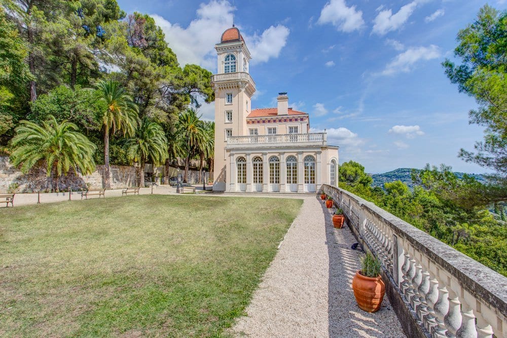 Matrimonio in un castello francese a Chateau De La Victoire, Grasse