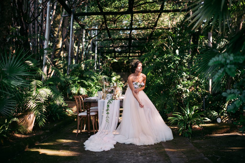 Sposa nel giardino di Villa Astor in Costiera Amalfitana