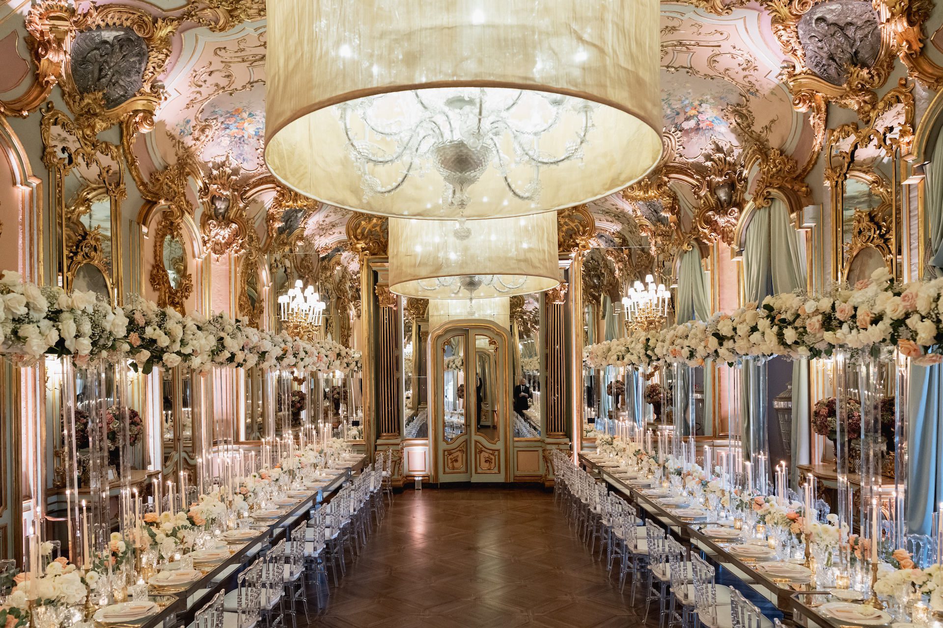 Tavoli imperiali per la cena a Villa Cora location per matrimoni a Firenze