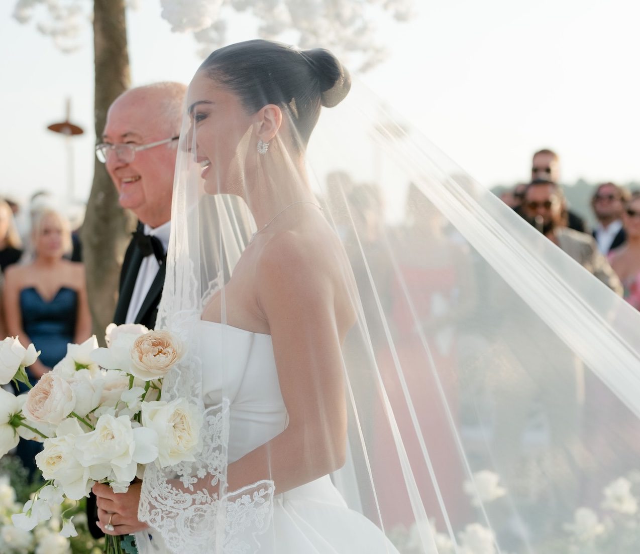 L'arrivo della sposa nel matrimonio di Ed Westwick e Amy Jackson a Castello di Rocca Cilento